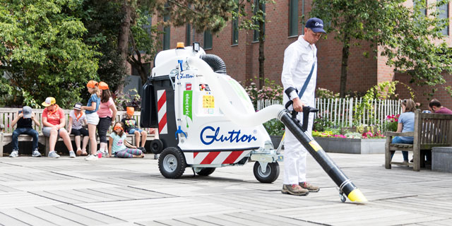 Glutton vacuum cleaner at work