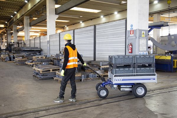 EP 500 Electric Platform Truck in Warehouse