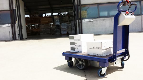 M 15 Electric Platform Truck in Courtyard