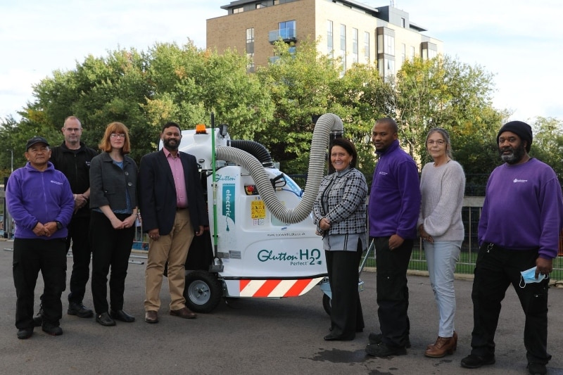 cllrdunnecllrrajawatandcllrsampsonvisitbrentfordtowersestatetoseenewcleaningvehiclesinaction1
